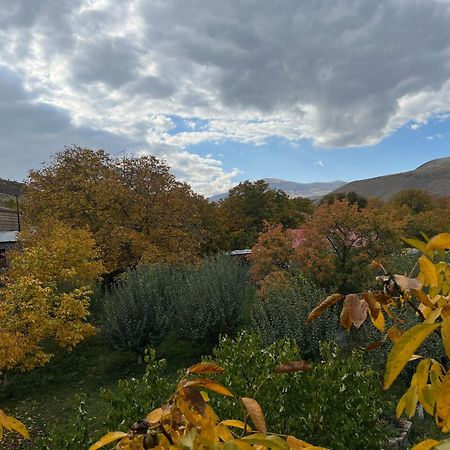 Zove Rural Cottage With Garden Views K'arashamb Exterior foto