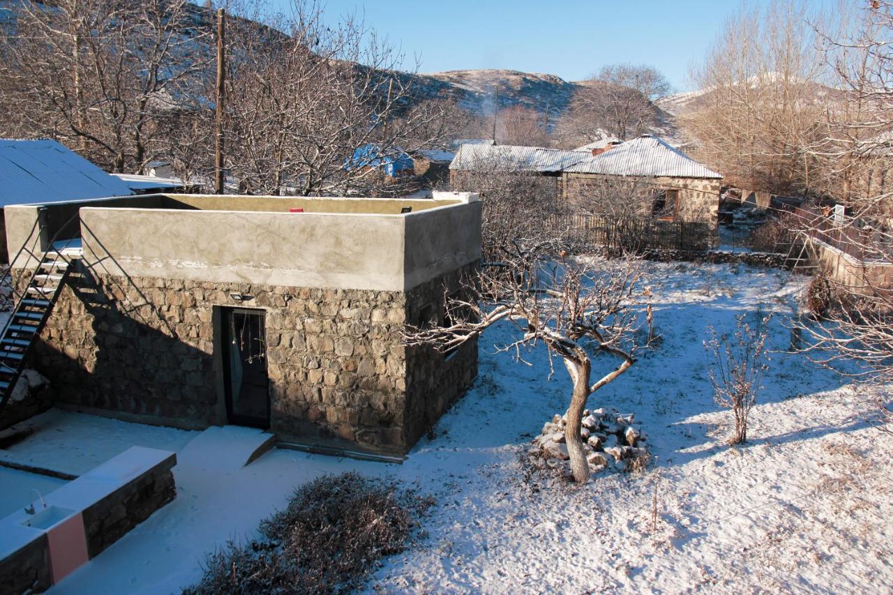 Zove Rural Cottage With Garden Views K'arashamb Exterior foto