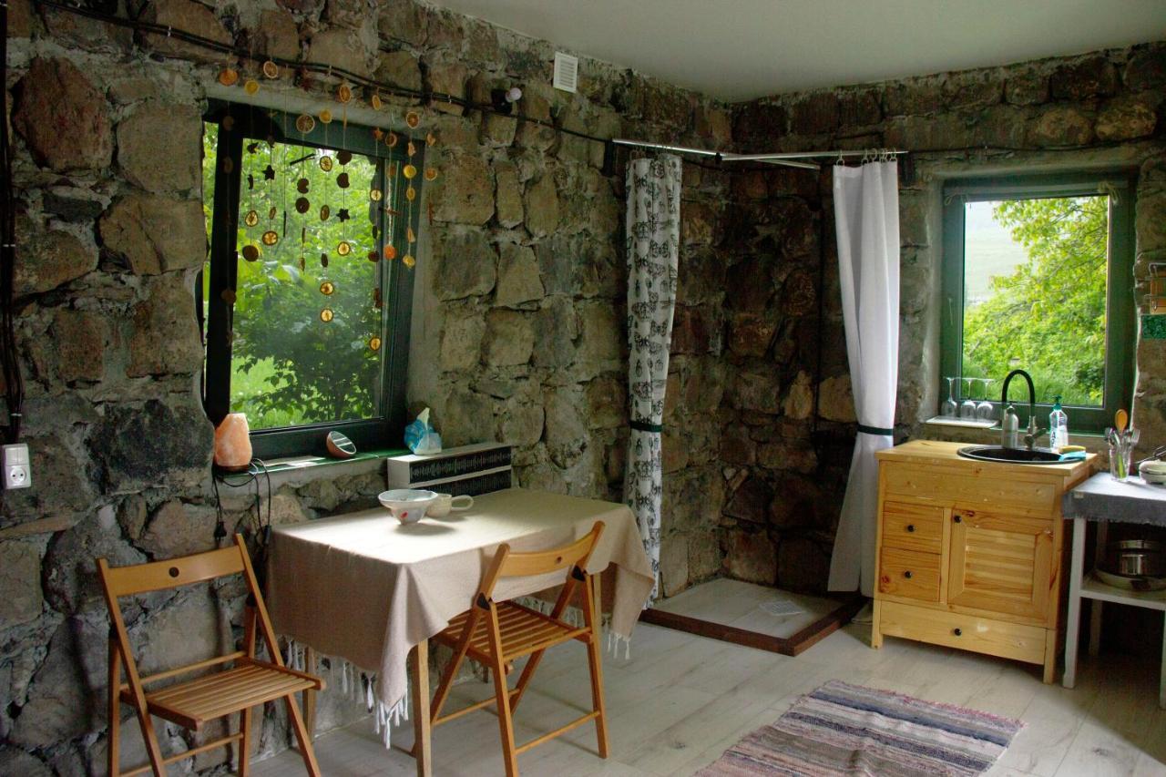 Zove Rural Cottage With Garden Views K'arashamb Exterior foto