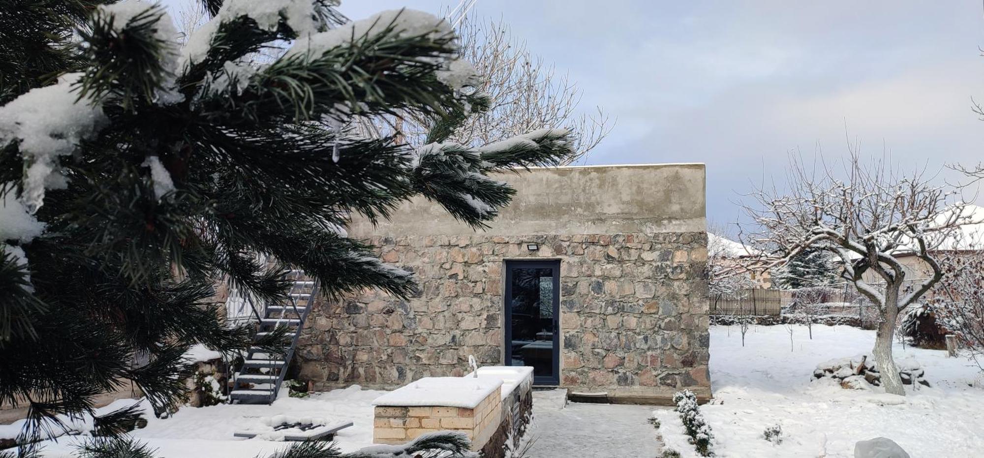 Zove Rural Cottage With Garden Views K'arashamb Exterior foto